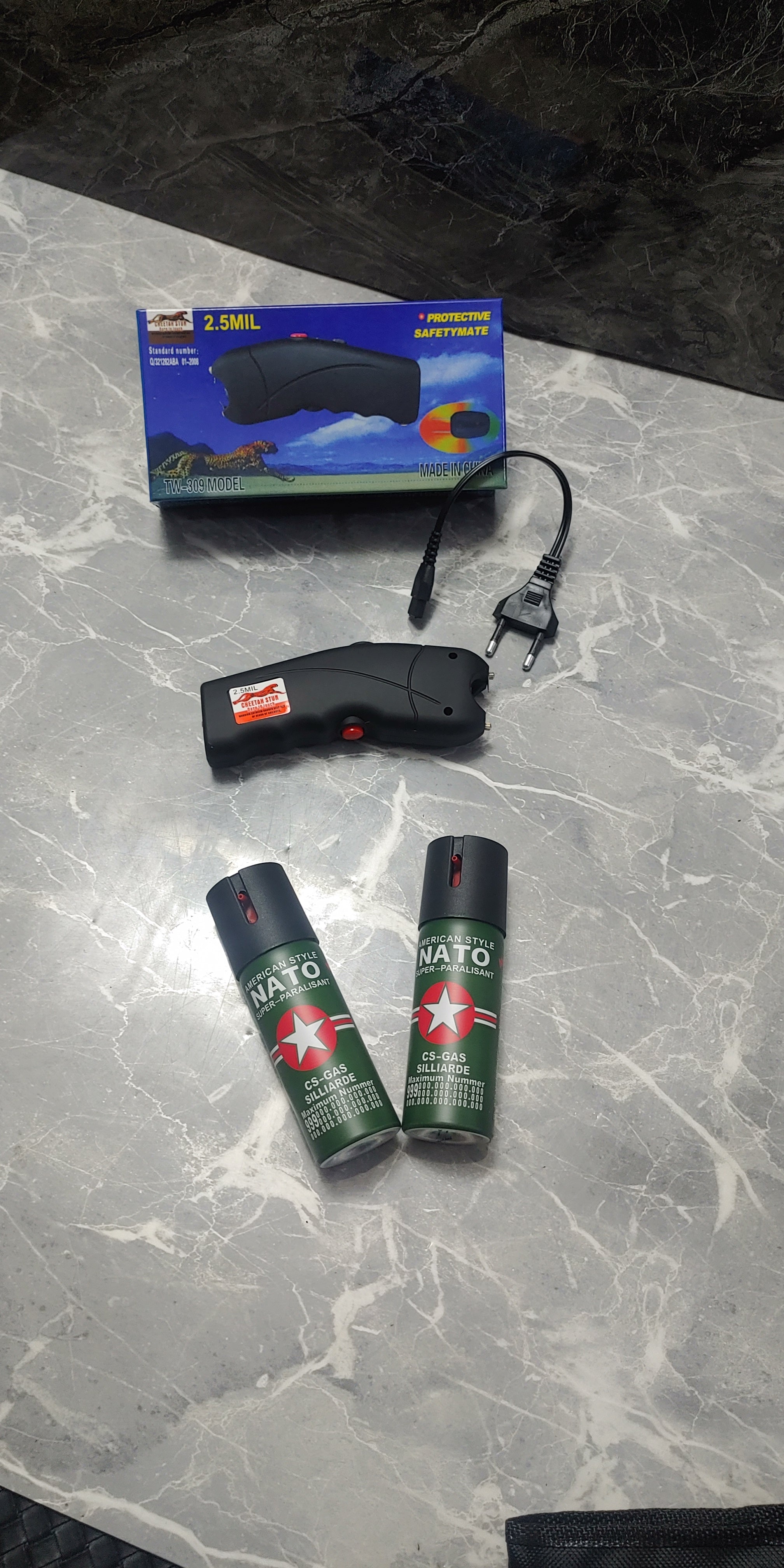 Linterna taser + 2 Gas pimienta