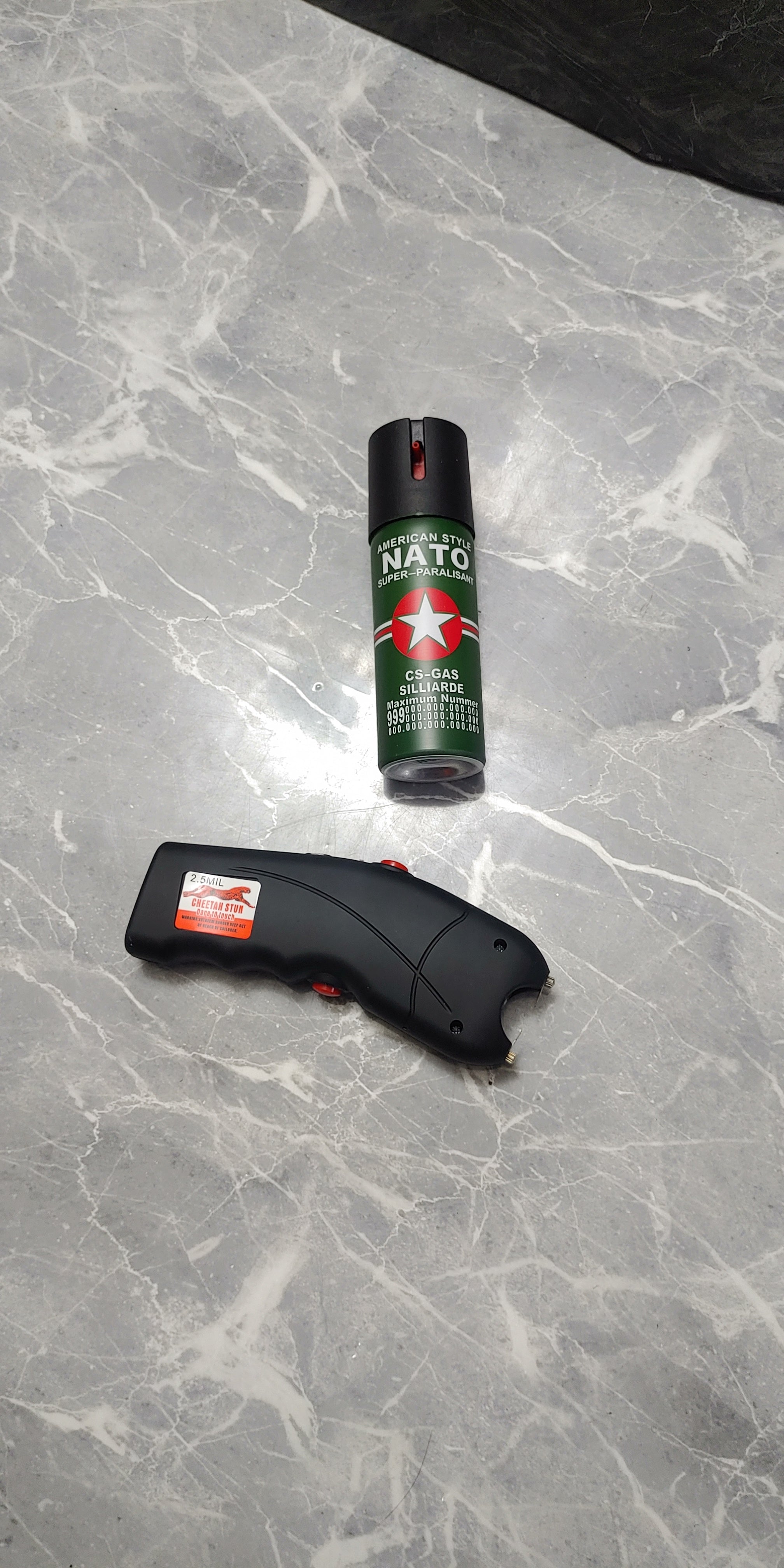 Linterna taser + Spray Pimienta